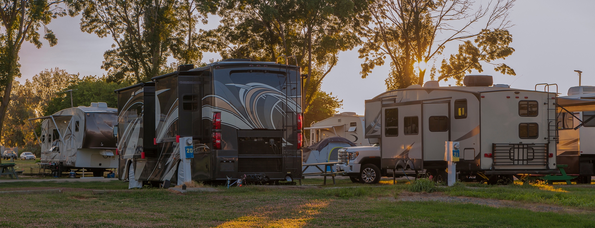 2 campers at a lake